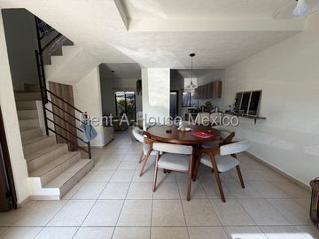 VENTA CASA RINCONES DEL MARQUES, TERRENO EXCEDENTE, 3 RECAMARAS 3 BAÑOS.