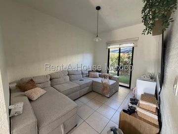 VENTA CASA RINCONES DEL MARQUES, TERRENO EXCEDENTE, 3 RECAMARAS 3 BAÑOS.