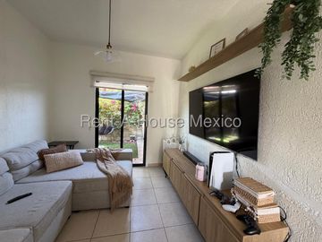 VENTA CASA RINCONES DEL MARQUES, TERRENO EXCEDENTE, 3 RECAMARAS 3 BAÑOS.