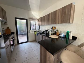 VENTA CASA RINCONES DEL MARQUES, TERRENO EXCEDENTE, 3 RECAMARAS 3 BAÑOS.