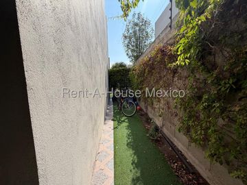 VENTA CASA RINCONES DEL MARQUES, TERRENO EXCEDENTE, 3 RECAMARAS 3 BAÑOS.
