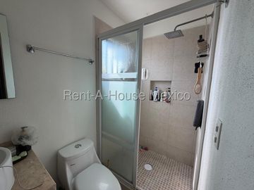 VENTA CASA RINCONES DEL MARQUES, TERRENO EXCEDENTE, 3 RECAMARAS 3 BAÑOS.