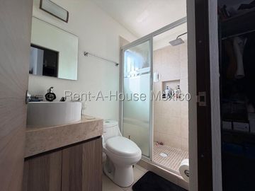 VENTA CASA RINCONES DEL MARQUES, TERRENO EXCEDENTE, 3 RECAMARAS 3 BAÑOS.