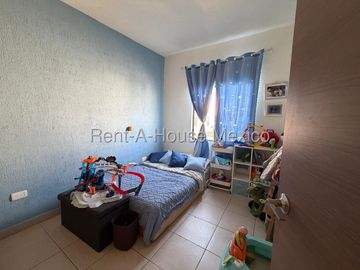 VENTA CASA RINCONES DEL MARQUES, TERRENO EXCEDENTE, 3 RECAMARAS 3 BAÑOS.