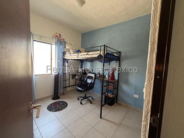 VENTA CASA RINCONES DEL MARQUES, TERRENO EXCEDENTE, 3 RECAMARAS 3 BAÑOS.