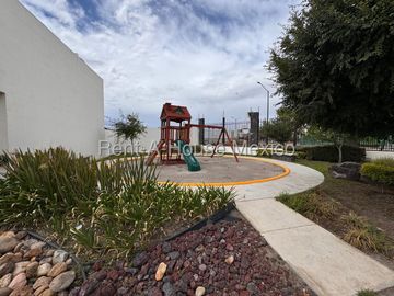 VENTA CASA RINCONES DEL MARQUES, TERRENO EXCEDENTE, 3 RECAMARAS 3 BAÑOS.