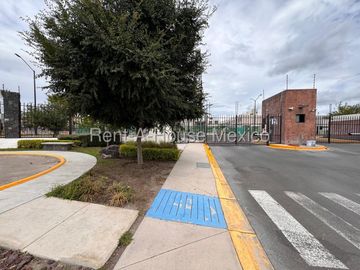 VENTA CASA RINCONES DEL MARQUES, TERRENO EXCEDENTE, 3 RECAMARAS 3 BAÑOS.