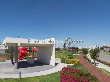 VENTA CASA RINCONES DEL MARQUES, TERRENO EXCEDENTE, 3 RECAMARAS 3 BAÑOS.