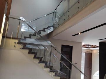 Dijual Rumah ‎Banjar wijaya Cipondoh. ‎Swimming Pool ‎Full Furnished