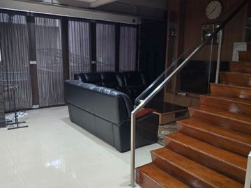 Dijual Rumah ‎Banjar wijaya Cipondoh. ‎Swimming Pool ‎Full Furnished