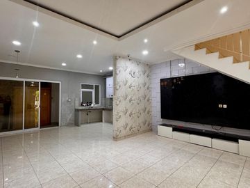 ANA RUMAH UK 6X21M DALAM KOMPLEK JELAMBAR