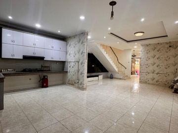 ANA RUMAH UK 6X21M DALAM KOMPLEK JELAMBAR