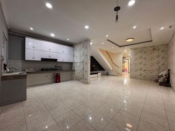 ANA RUMAH UK 6X21M DALAM KOMPLEK JELAMBAR