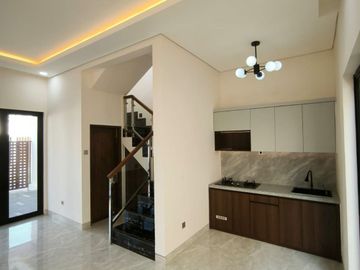 Dijual Rumah Baru 2 Lantai lokasi Di Jalan Kaliurang KM. 7 Dekat UGM