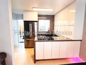 Casa con área de TV, amenidades, 2 recámaras - VENTA, Sonterra
