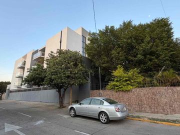 Departamento de lujo amueblado en León moderno muy cerca de Poliforum , , salida a Silao ,