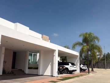 VENTA DE CASA EN GRAN JARDIN EN PRIVADA