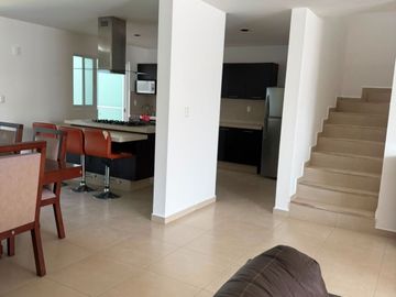 VENTA DE CASA EN GRAN JARDIN EN PRIVADA