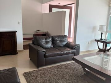 VENTA DE CASA EN GRAN JARDIN EN PRIVADA