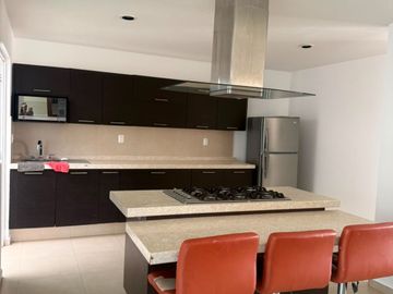 VENTA DE CASA EN GRAN JARDIN EN PRIVADA