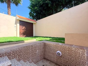 CASA SOLA EN LOMAS DE LA SELVA