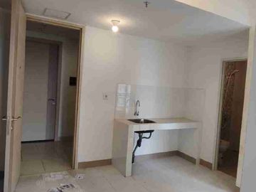 DISEWAKAN APARTEMENT TOKYO RIVERSIDE 2BR KOSONGAN