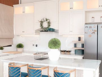 TERMURAH DIJUAL RUMAH 2,5 LANTAI HOOK SEMI FURNISH DALAM KOMPLEK GEGERKALONG BANDUNG