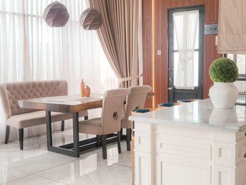 TERMURAH DIJUAL RUMAH 2,5 LANTAI HOOK SEMI FURNISH DALAM KOMPLEK GEGERKALONG BANDUNG