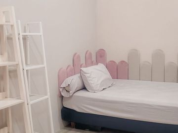 TERMURAH DIJUAL RUMAH 2,5 LANTAI HOOK SEMI FURNISH DALAM KOMPLEK GEGERKALONG BANDUNG