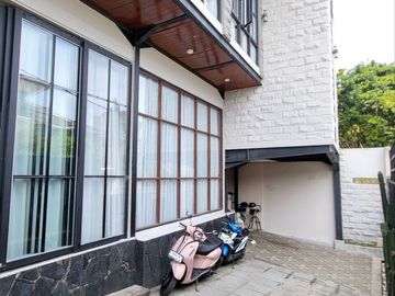 TERMURAH DIJUAL RUMAH 2,5 LANTAI HOOK SEMI FURNISH DALAM KOMPLEK GEGERKALONG BANDUNG