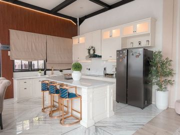 TERMURAH DIJUAL RUMAH 2,5 LANTAI HOOK SEMI FURNISH DALAM KOMPLEK GEGERKALONG BANDUNG