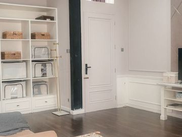 TERMURAH DIJUAL RUMAH 2,5 LANTAI HOOK SEMI FURNISH DALAM KOMPLEK GEGERKALONG BANDUNG