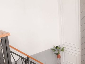 TERMURAH DIJUAL RUMAH 2,5 LANTAI HOOK SEMI FURNISH DALAM KOMPLEK GEGERKALONG BANDUNG
