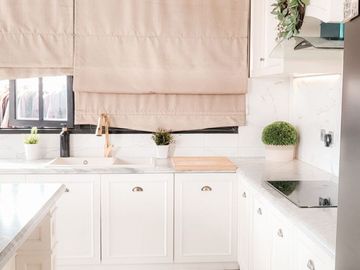 TERMURAH DIJUAL RUMAH 2,5 LANTAI HOOK SEMI FURNISH DALAM KOMPLEK GEGERKALONG BANDUNG