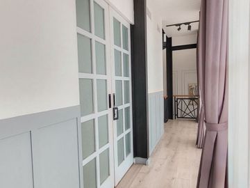 TERMURAH DIJUAL RUMAH 2,5 LANTAI POSISI HOOK SEMI FURNISH DALAM KOMPLEK GEGERKALONG BANDUNG