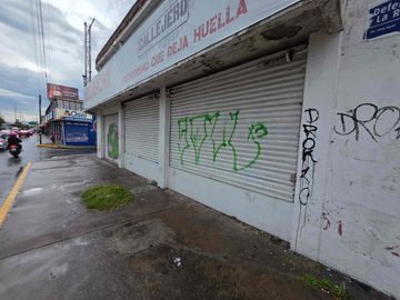 local en esquina con estacionamiento.