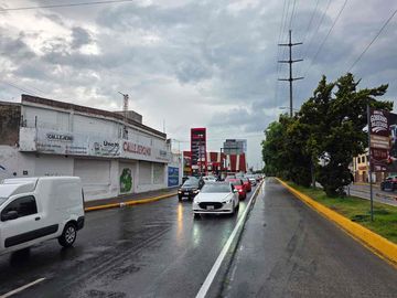 local en esquina con estacionamiento.