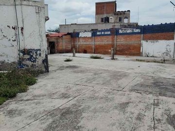local en esquina con estacionamiento.