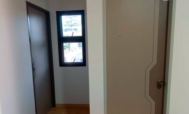 MODERN TAGAYTAY TOWNHOUSE FOR SALE IN BONIFACIO DRIVE TAGAYTAY CITY-MC