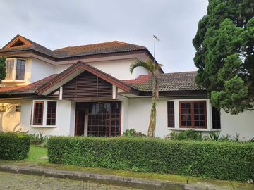 Dijual Villa Rose Garden Cipanas Puncak SHM 2 Lantai Nyaman Luas dan Asri