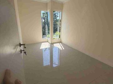 dijual rumah baru 2 lantai lokasi perum Rungkut Barata Surabaya