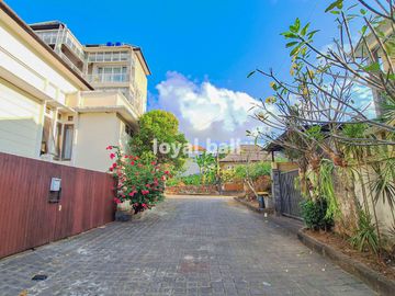 Villa, Modern Tropical Villa in Jimbaran – Prime Location Near Beach