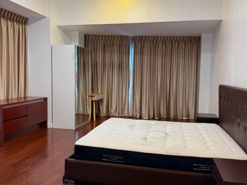 3BR with balcony luxury residence for rent in Grand Hyatt BGC Taguig