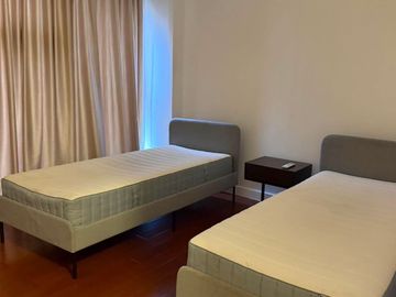 3BR with balcony luxury residence for rent in Grand Hyatt BGC Taguig