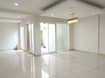 DIJUAL RUMAH KOMERSIL DI KEBAYORAN BARU JAKSEL (HARGA SPESIAL)