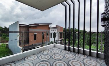 House and Lot For Sale in Maitim 2nd Central Tagaytay City (outside subd)-MC