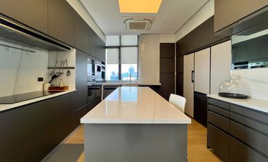 For Sale: Bi-Level Penthouse with Private Roof Decks & Swimming Pool at Bellagio Tower 3, BGC
