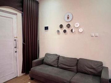 DIJUAL RUMAH CANTIK 2 LANTAI SIAP HUNI LINGKUNGAN ASRI DI NEW SERPONG ESTATE (EN703)
