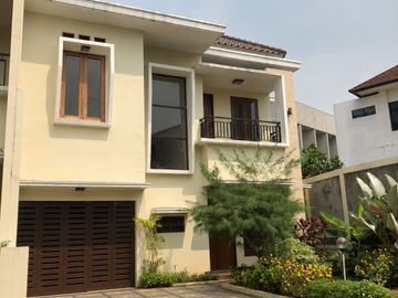 Rumah 2 Lantai di Cilandak Barat Jakarta Selatan. Dalam Komplek dan SHM