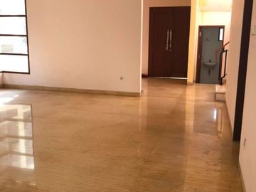 Rumah 2 Lantai di Cilandak Barat Jakarta Selatan. Dalam Komplek dan SHM